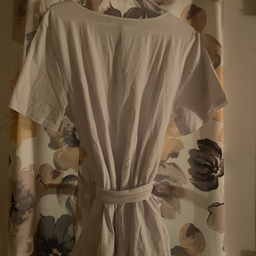 💗 Eloquii crossover tie-waist T-shirt 💗 - Picture 3 of 4